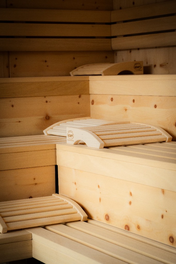Wellnessbereich des Altmessnerhof mit Sauna aus hellem Holz